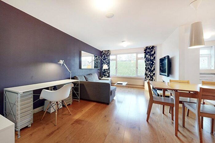 2 Bedroom Flat To Rent In Darren Close, Ossian Road, London, N4