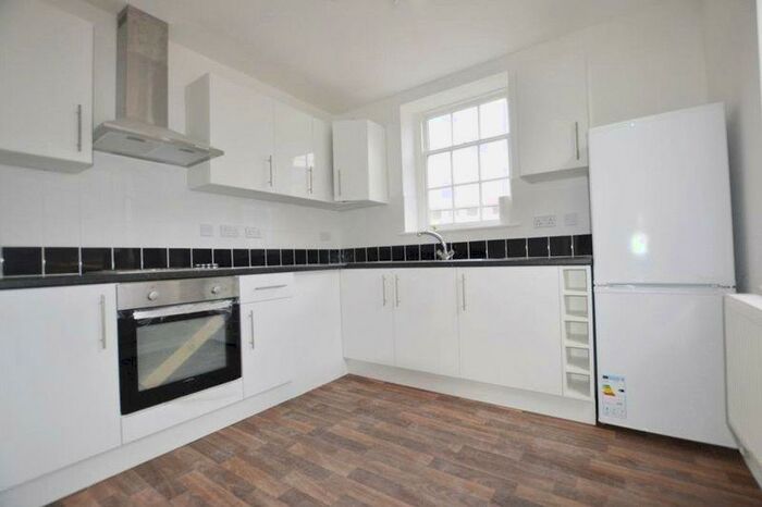 4 Bedroom Flat To Rent In High Street, Epsom, KT19