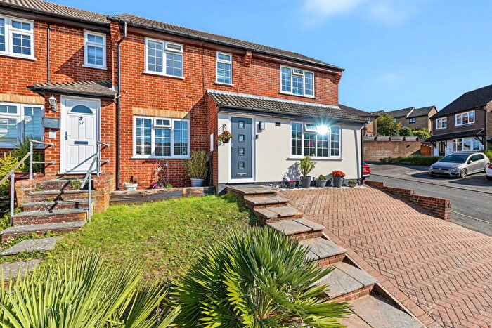4 Bedroom End Of Terrace House For Sale In Christie Close, Walderslade, Chatham, ME5