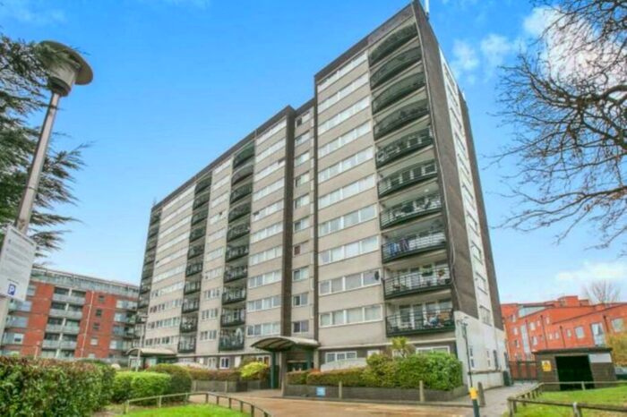 2 Bedroom Apartment To Rent In Master Gunners Place, Shooter`s Hill, SE18