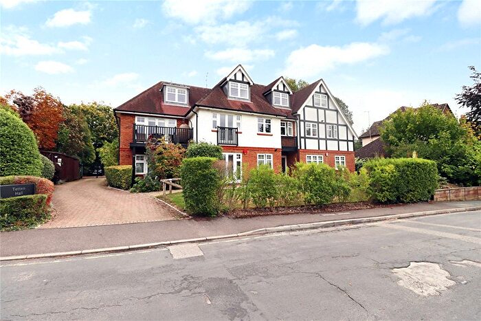 2 Bedroom Flat For Sale In West Hill Road, Woking, Surrey, GU22