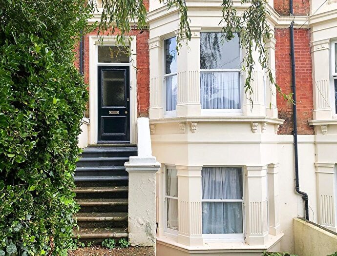 1 Bedroom Flat To Rent In De Cham Road, St. Leonards-On-Sea, TN37