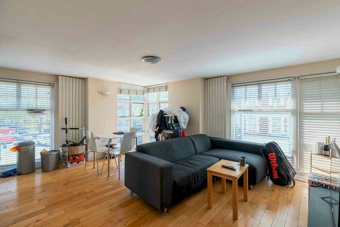2 Bedroom Flat To Rent In Albert Bridge Road, Battersea, SW11