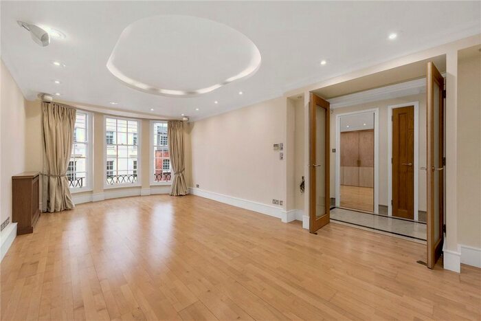 3 Bedroom Flat To Rent In Upper Grosvenor Street, Mayfair, London, W1K