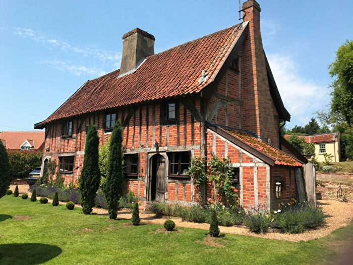6 Bedroom Cottage For Sale In Church Road, East Bilney, NR20