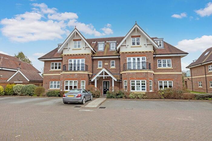 2 Bedroom Apartment For Sale In Shoppenhangers Road, Maidenhead, SL6