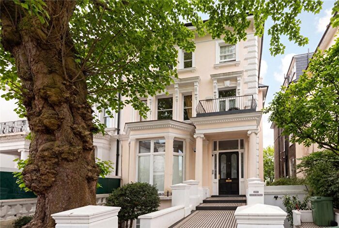 3 Bedroom Flat For Sale In Belsize Park Gardens, London, NW3