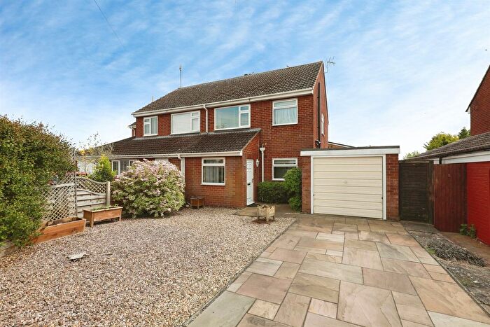 3 Bedroom Semi Detached House For Sale In Hill Top Close, Southam, CV47