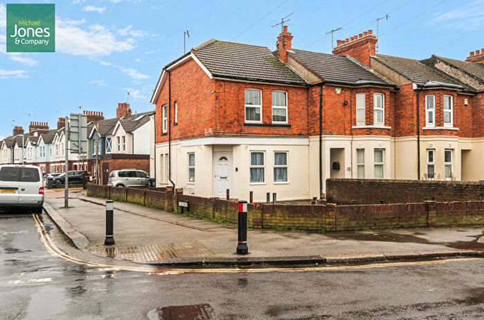 1 Bedroom Flat To Rent In Elm Grove, Worthing, West Sussex, BN11