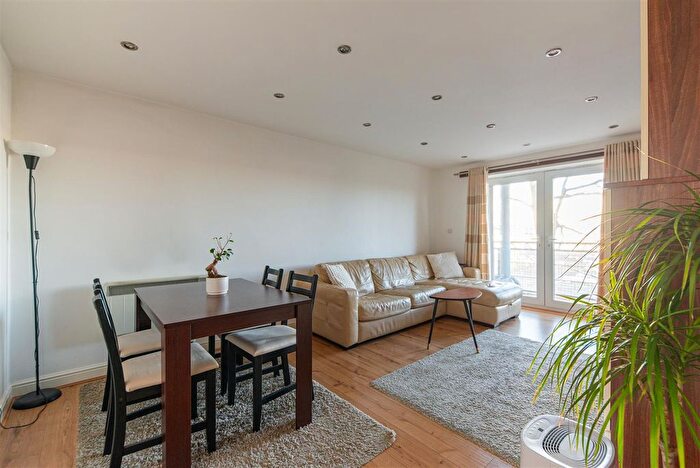 2 Bedroom Flat To Rent In Knightsbridge Court, Gosforth, Newcastle Upon Tyne, NE3