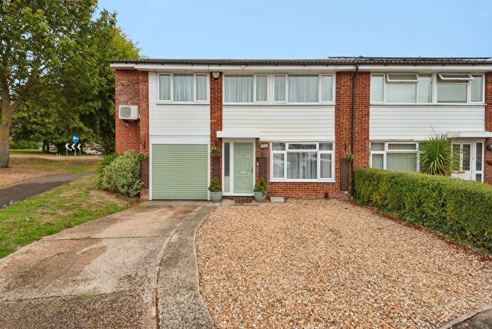 4 Bedroom Semi-Detached House For Sale In Donne Close, Royston, SG8