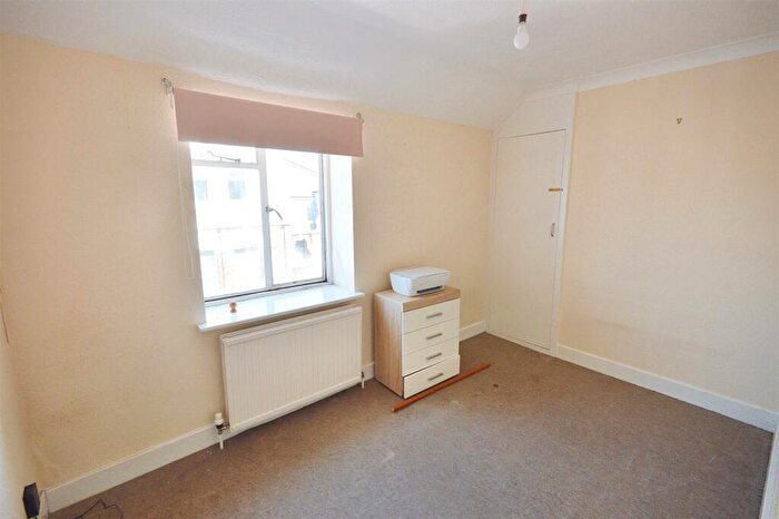 2 Bedroom Flat For Sale In Elms Road, Eastbourne, BN21