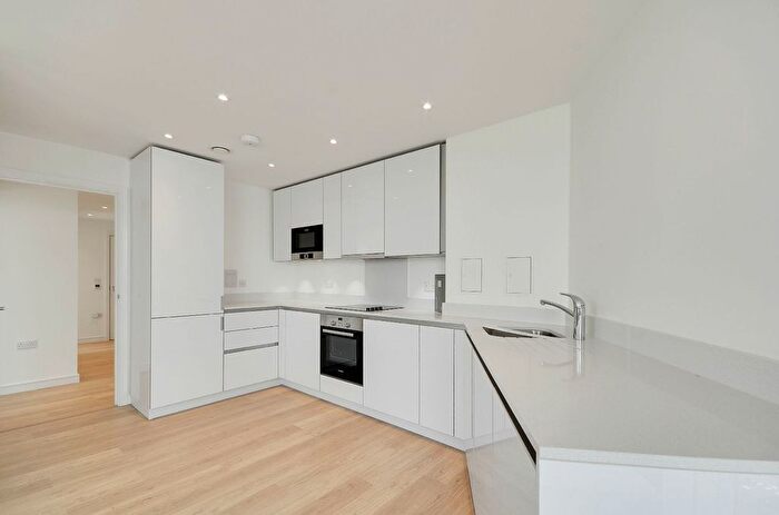 2 Bedroom Flat To Rent In Pinnacle Apartments, Saffron Central Square, Croydon, CR0
