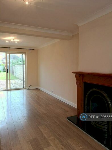 3 Bedroom Semi-Detached House To Rent In Northern Road, Swindon, SN2