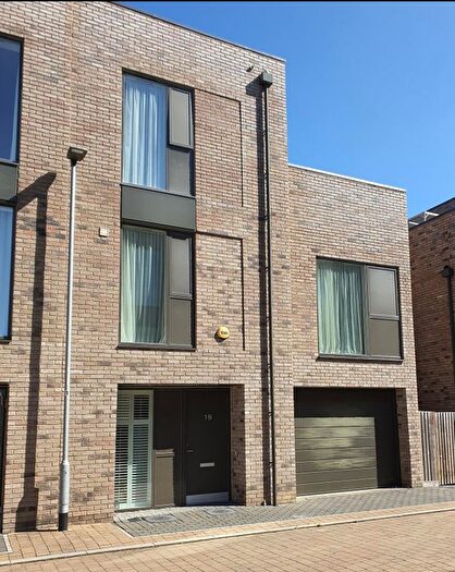 4 Bedroom Property To Rent In Brook End Close, Trumpington, Cambridge, CB2