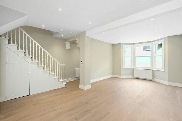 4 Bedroom Terraced House To Rent In Abdale Road, Shepherds Bush, London, W12