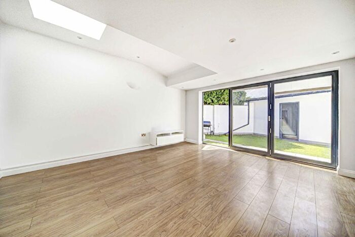 4 Bedroom Property To Rent In Huntspill Street, Earlsfield, SW17