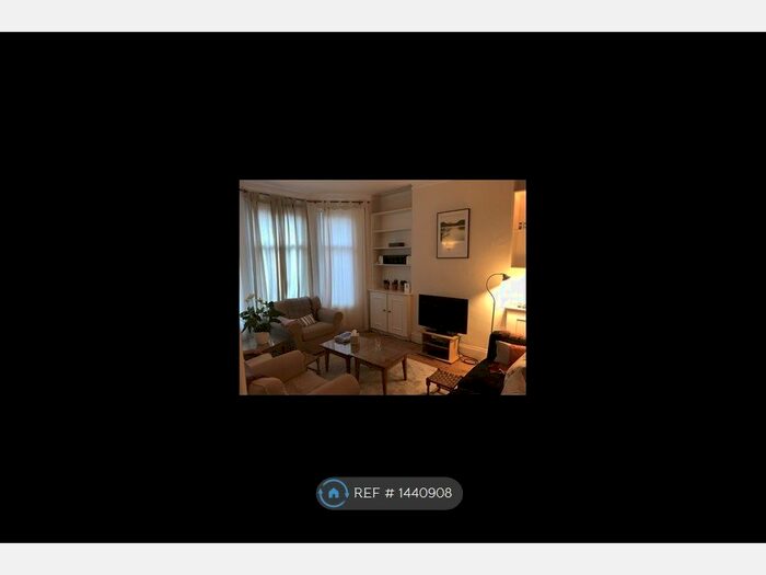 2 Bedroom Flat To Rent In Fieldhouse Road, London, SW12