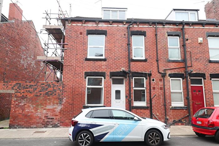 2 Bedroom End Terrace House To Rent In Barden Mount, Leeds, West Yorkshire, LS12