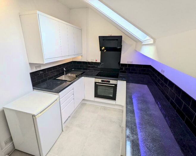 2 Bedroom Flat To Rent In Loughborough Road, West Bridgford, NG2