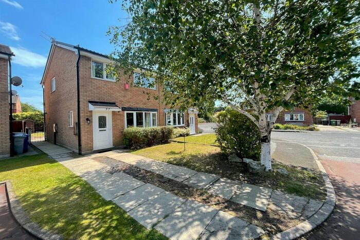 3 Bedroom Semi-Detached House To Rent In Coltsfoot Drive, Broadheath, Altrincham, WA14