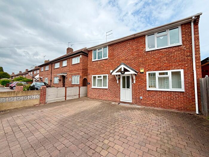 2 Bedroom Maisonette For Sale In Laurel Avenue, Englefield Green, Egham, TW20
