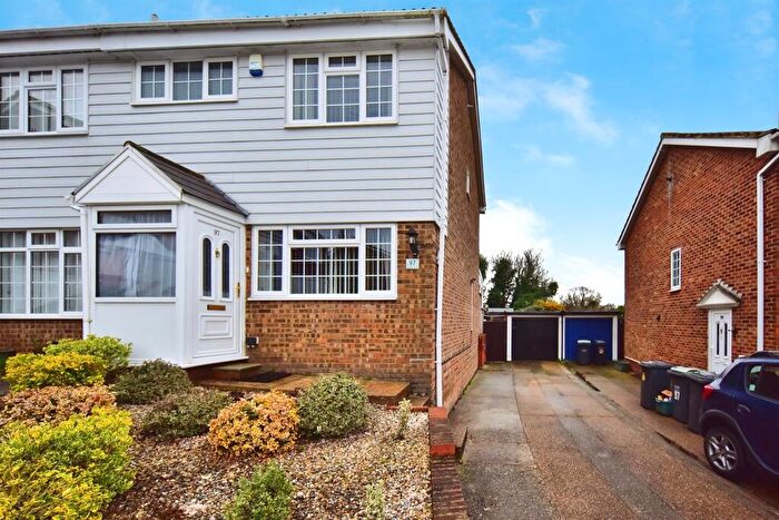 3 Bedroom Semi Detached House For Sale In Simpson Road, Snodland, ME6