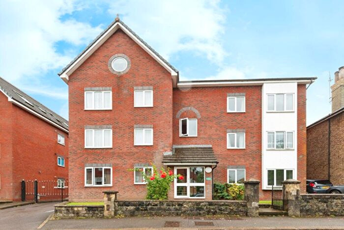 1 Bedroom Flat For Sale In Chapel Road, Redhill, Surrey, RH1