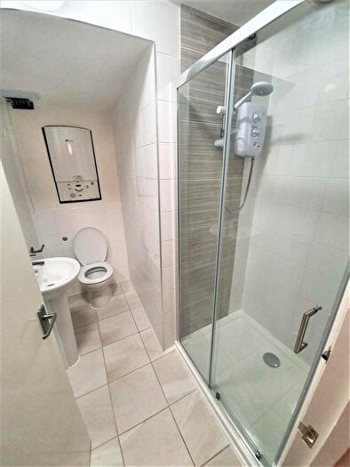 5 Bedroom Apartment To Rent In Garden Flat, Westfield Park, BS6