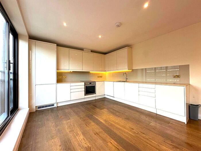 3 Bedroom Flat To Rent In King Court, Dod Street, Limehouse, London, E14