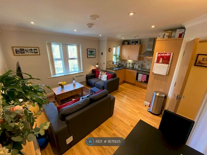 2 Bedroom Flat To Rent In Hillside House, Leeds, LS6