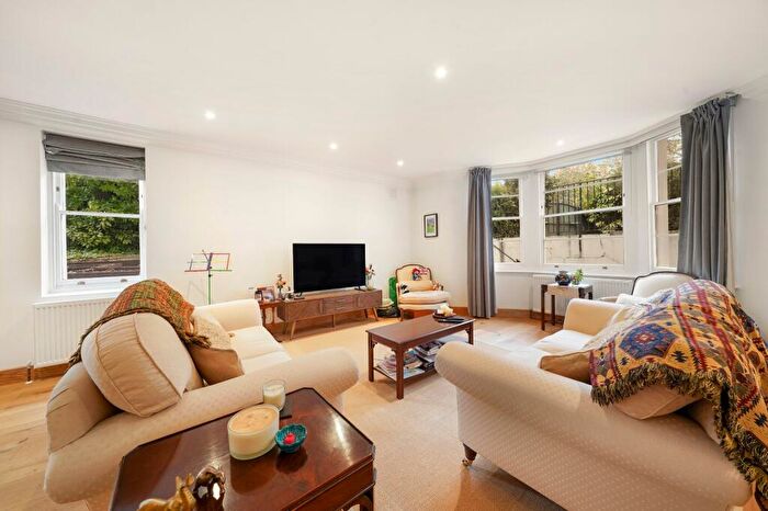 3 Bedroom Flat To Rent In St John's Lodge, Harley Road, NW3