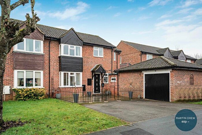 4 Bedroom Semi-Detached House For Sale In Isis Avenue, Bicester, OX26