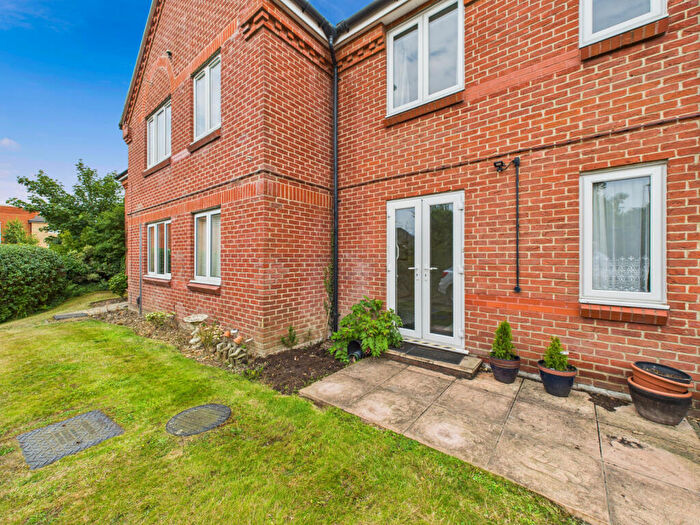 2 Bedroom Flat For Sale In Sarisbury Gate, Dove Gardens, Park Gate, SO31