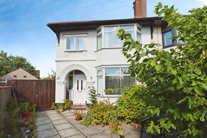 3 Bedroom Semi-Detached House For Sale In Ffrancon Drive, Bebington, CH63