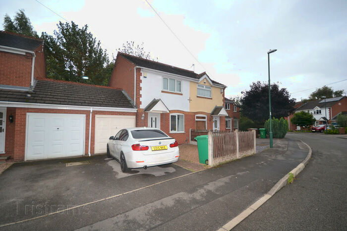 2 Bedroom Semi-Detached House To Rent In Paddock Close, Nottingham, NG6