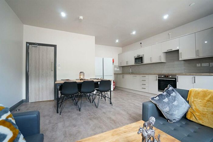 5 Bedroom Apartment To Rent In High Street, Bangor, LL57