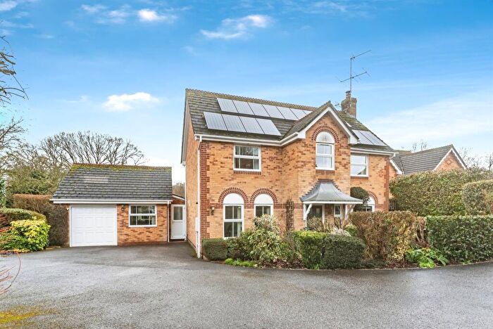 3 Bedroom Detached House For Sale In Painters Pightle, Hook, RG27