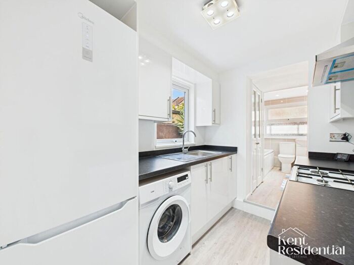 3 Bedroom Terraced House To Rent In Cross Street, Rochester, ME2