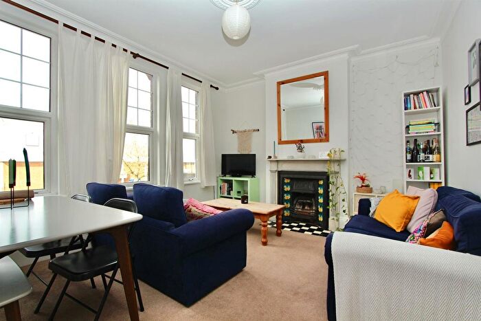4 Bedroom Flat To Rent In Stamford Hill, N16