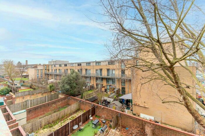 1 Bedroom Flat For Sale In Daniel Gardens, Peckham, London, SE15