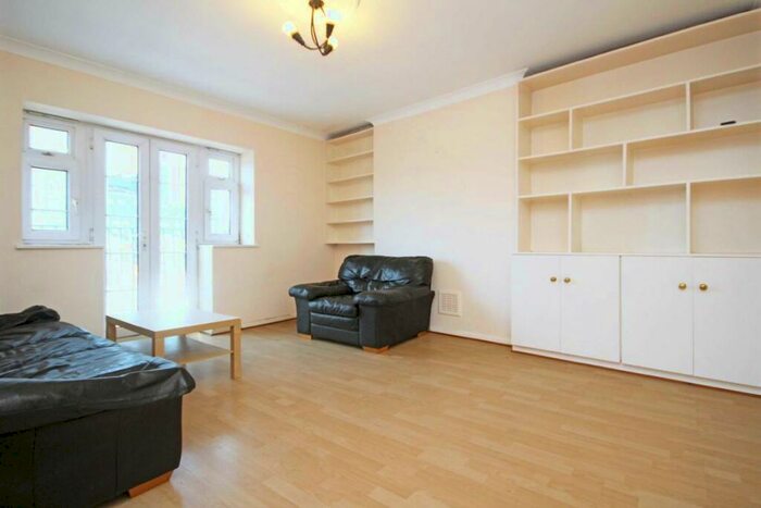 2 Bedroom Flat To Rent In Wolsey Street, Whitechapel, E1