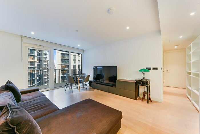 2 Bedroom Flat To Rent In Lincoln Apartments, White City Living, London, W12