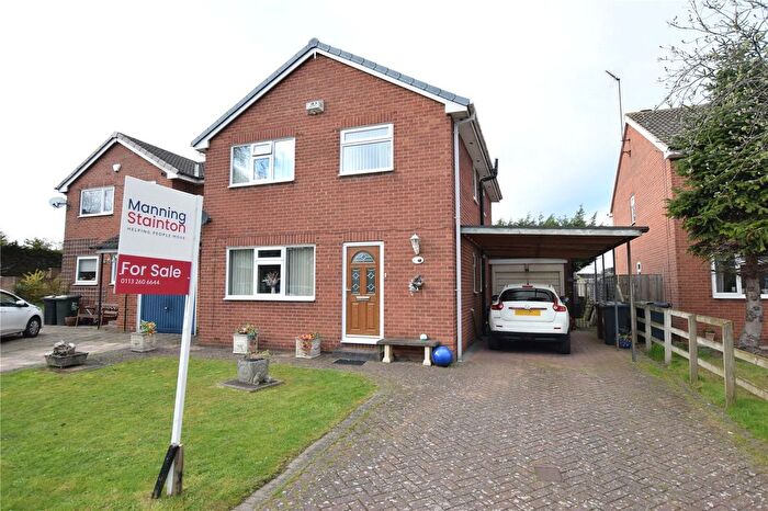 4 Bedroom Detached House For Sale In Oakdale Meadow, Leeds, West Yorkshire, LS14