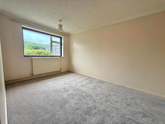2 Bedroom Bungalow For Sale In Swallow Drive, Milford On Sea, Lymington, Hampshire, SO41