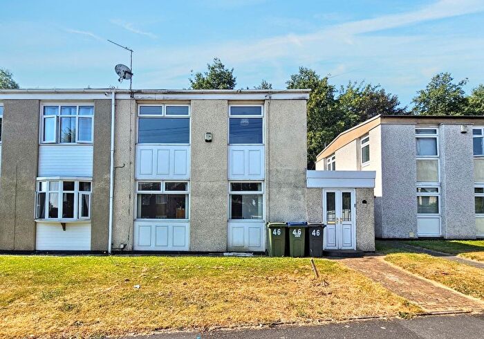 3 Bedroom Semi Detached House For Sale In Burns Avenue, Tipton, West Midlands, DY4