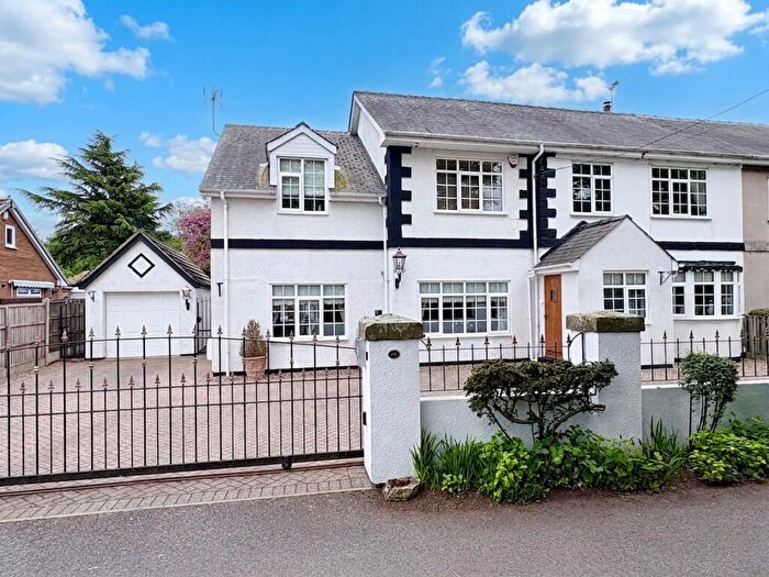 4 Bedroom Semi-Detached House For Sale In Park Lane, Blaxton, DN9