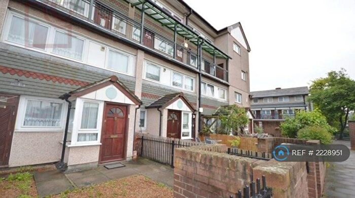 4 Bedroom Maisonette To Rent In Simons Walk, Stratford, E15