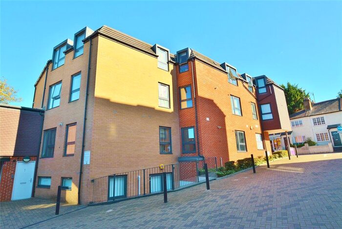 2 Bedroom Flat To Rent In Aldenham Road, Watford, WD19