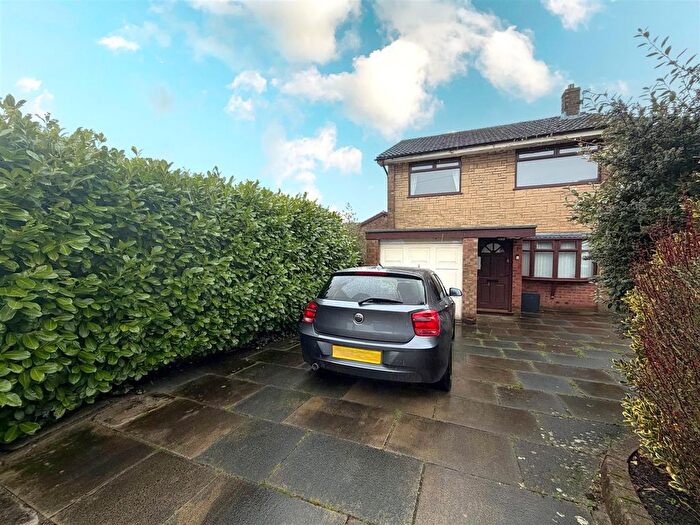 3 Bedroom Detached House For Sale In Yellow Lodge Drive, Westhoughton, Bolton, BL5